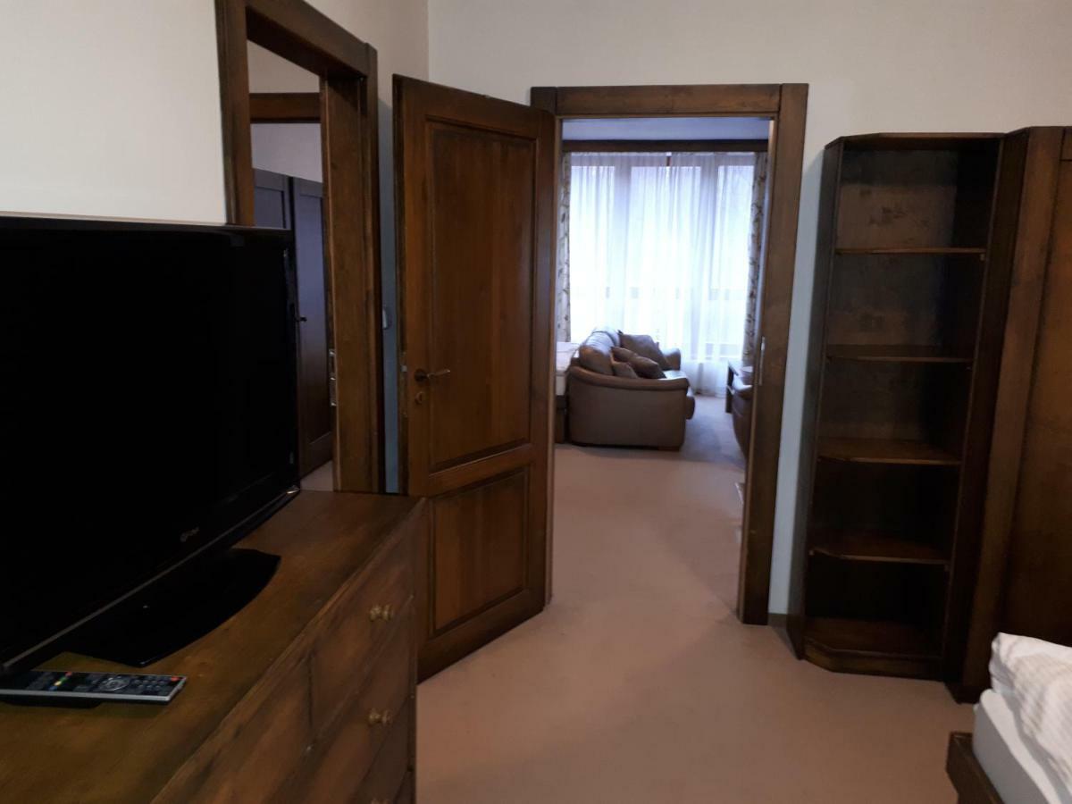 Kuka Apartment *